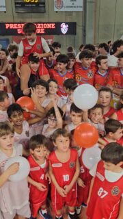 👥️ PRESENTAZIONE SQUADRE e s.s. 2025/26 🏀 Godetevi l'emozione dell'evento con i migliori video della serata! Forza SanCasciano Basket ⚪️🔴