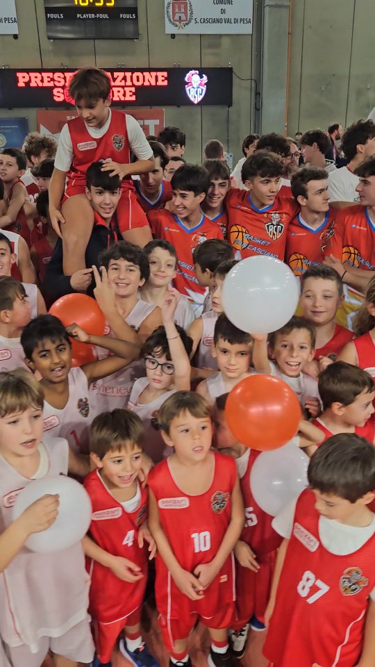 👥️ PRESENTAZIONE SQUADRE e s.s. 2025/26 🏀 Godetevi l'emozione dell'evento con i migliori video della serata! Forza SanCasciano Basket ⚪️🔴