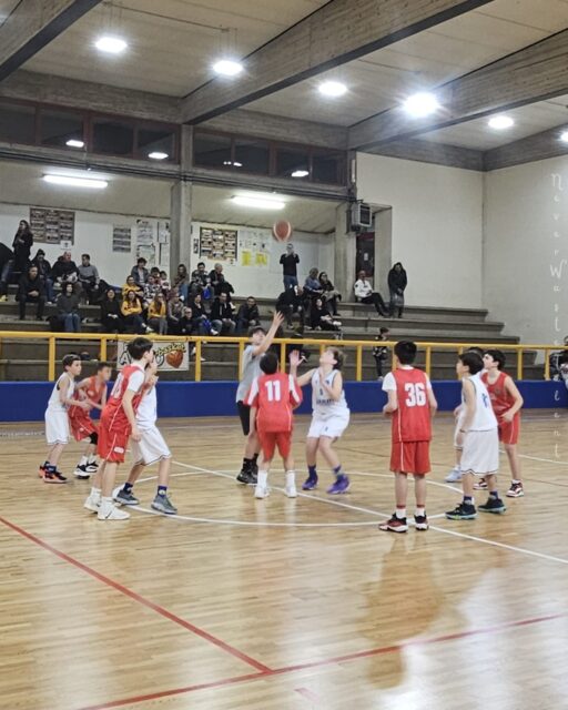 𝐋𝐀 𝐒𝐄𝐓𝐓𝐈𝐌𝐀𝐍𝐀 𝐃𝐄𝐋 𝐌𝐈𝐍𝐈𝐁𝐀𝐒𝐊𝐄𝐓

𝐄𝐒𝐎𝐑𝐃𝐈𝐄𝐍𝐓𝐈: 𝐒𝐔𝐑𝐃𝐈 𝐋𝐀𝐕𝐎𝐑𝐈 𝐄𝐃𝐈𝐋𝐈 𝐀𝐑𝐍𝐎 𝐕𝐒 𝐁𝐀𝐒𝐊𝐄𝐓 𝐒𝐀𝐍 𝐂𝐀𝐒𝐂𝐈𝐀𝐍𝐎
Prima sconfitta nella seconda fase (10 a 6 il finale) contro un’ottima squadra come Arno.

Partiamo in difficoltà, perdendo il primo tempo, ma reagiamo bene e vinciamo il secondo. Terzo tempino molto combattuto, deciso solo all’ultimo secondo a favore dei padroni di casa, mentre nel quarto Arno riesce a confermarsi e chiudere la partita.

Soddisfazione per Coach Borghi: “possiamo stare al livello delle migliori squadre del girone, sono contento del percorso che stiamo facendo. Queste partite servono per crescere e imparare: è proprio contro avversari forti che possiamo fare un salto di qualità.”

𝐒𝐂𝐎𝐈𝐀𝐓𝐓𝐎𝐋𝐈: 𝐁𝐀𝐒𝐊𝐄𝐓 𝐒𝐀𝐍 𝐂𝐀𝐒𝐂𝐈𝐀𝐍𝐎 𝐕𝐒 𝐁𝐀𝐋𝐎𝐍𝐂𝐄𝐒𝐓𝐎 𝐁𝐀𝐒𝐊𝐄𝐓 𝐅𝐈𝐑𝐄𝐍𝐙𝐄
Terza giornata della seconda fase e terza ottima prestazione per i nostri Scoiattoli che continuano a dimostrare una grande crescita vincendo anche la terza partita di questa seconda fase.

Tanta voglia, grinta, gioco di squadra e tanti canestri caratterizzano un’ottima partita (vinta per 16-8).

#NeverWasteTalent