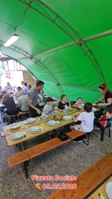 PIZZATA SOCIALE 🍕
Oltre 70 persone hanno raccolto il nostro invito a condividere insieme il pranzo con pizzata dal "sapore estivo". Bravi i bianco-rossi in campo ma ancora di piú... a tavola! Grazie a tutti i nostri volontari che hanno reso possibile questa bella giornata preparando un pranzo strepitoso!